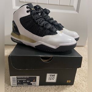 JORDAN MAX AURA (GS) 
(White/ metallic gold-black) size 7 youth